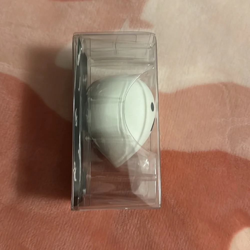 Wet n Wild Glow In The Dark Ghost Makeup Sponge